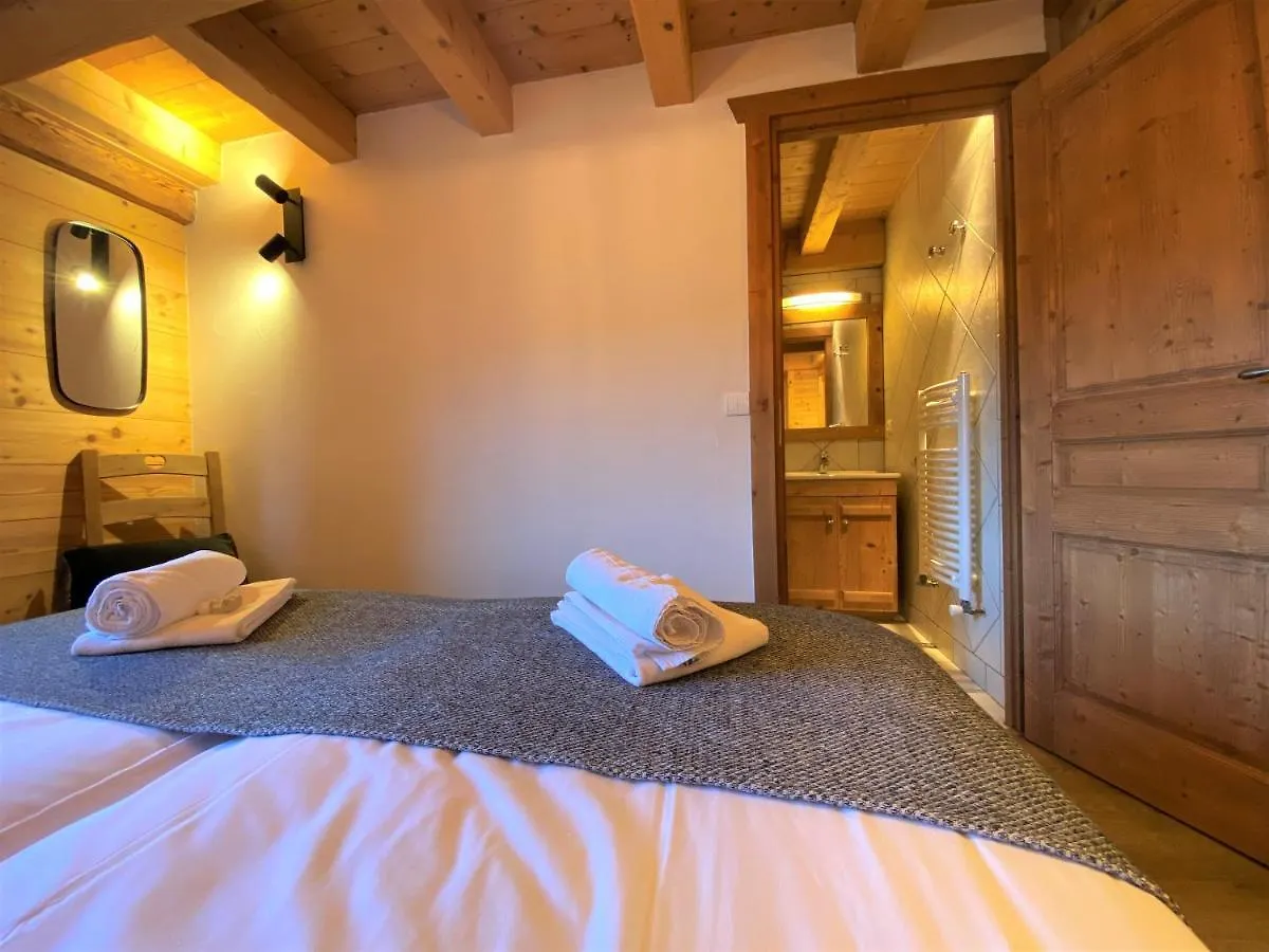 Chalet In Morzine Sleeping 12 With Sauna 0*,